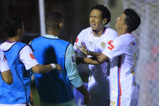 Yan Maciel no pudo evitar las lágrimas tras anotar, finalmente, con los albos. FOTO: Neptalí Romero