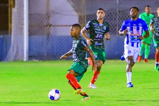 Solani Solano fue el jugador que más faltas recibió.