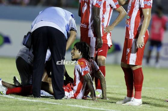 Henry Figueroa se marchó lesionado del Vida-Motagua.