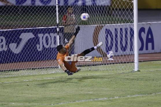 Así fue el gol de penal de Edwin Solano ante el Victoria desde el punto penal.