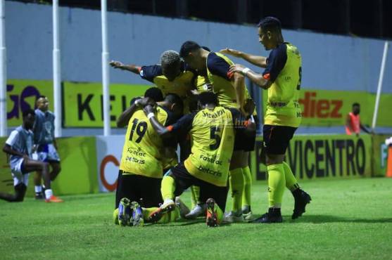 ¡Goleada aurinegra! Con doblete de Rocca y otro de Bernárdez, el Real España de Vargas borra al H. Progreso en el Morazán