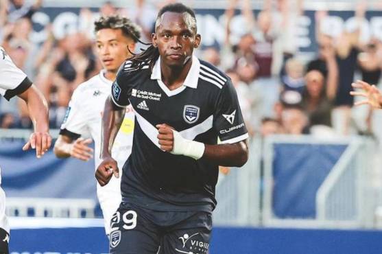 En el verano de 2022, clubes como Fenerbache (Turquía), Besiktas (Turquía), Rayo Vallecano (España) y Leeds United (Inglaterra) se interesaron en fichar a Alberth Elis.