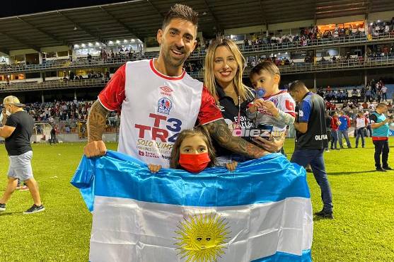 Gastón Díaz ganó su primer título en su primera experiencia fuera de Argentina.