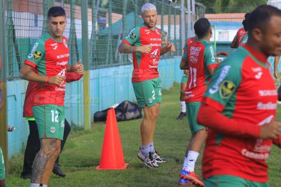 Campana y Molina hicieron sus trabajos de calentamiento con tenis,