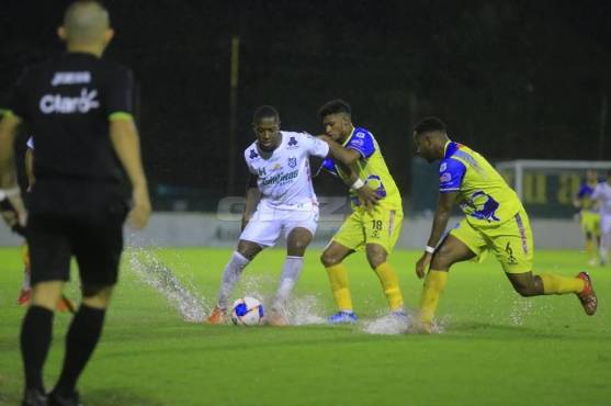 ¡Fútbol “Champagne”! Victoria, luego del diluvio, hundió más al Platense en el descenso y no suelta el liderato del Clausura