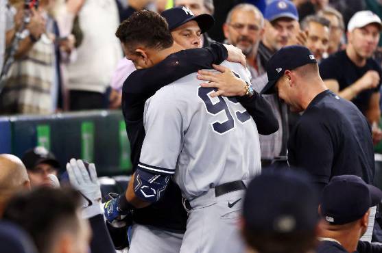 El toletero Aaron Judge recibió una gran felicitación por parte de su equipo.
