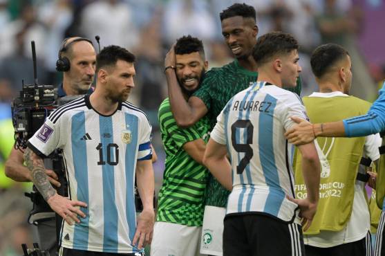 El argentino Lionel Messi anotó ante Arabia Saudita, pero no le bastó a su país para doblegar a una gigante Arabia Saudita.