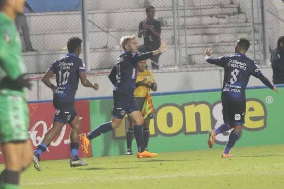 Agustín Auzmendi convirtió su sexto gol en la Copa Centroamericana.