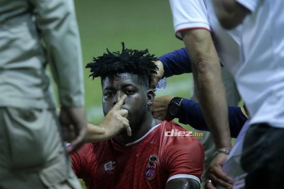 Darwin Diego salió del campo pero fue reanimado. FOTO: Neptalí Romero.