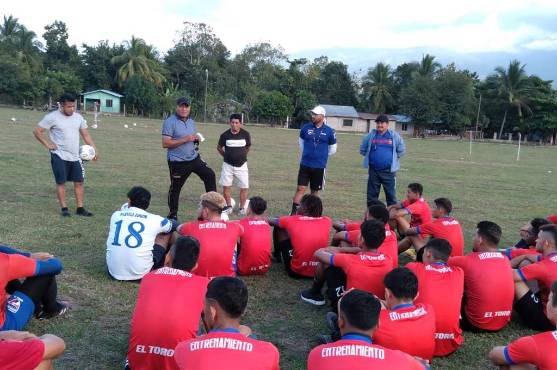 Carlos Tábora fue destituido del Real Sociedad y ya tiene nuevo equipo: Asumió al Atlético Júnior del Ascenso