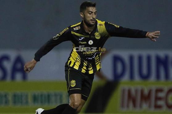 El defensa argentino fue titular en una parte del torneo, pero la muerte de su madre lo hizo viajar a Argentina y perdió el puesto ante Getsel y Devron.