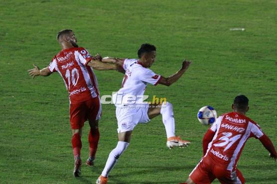 Diego Reyes hizo un partido aceptable en La Ceiba.
