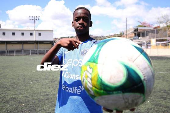 Darell Oliva espera algún día ser parte del primer equipo de Motagua. Foto Diez: Alex Pérez