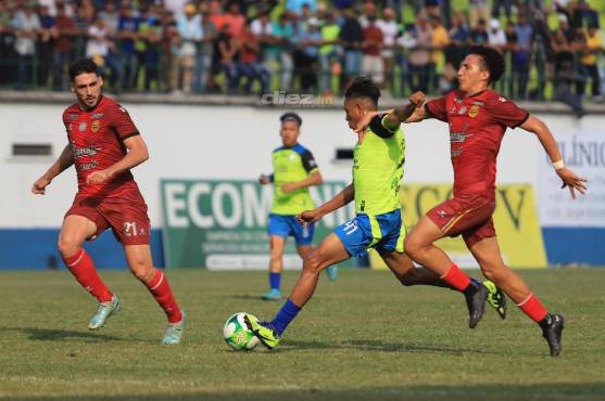 Cristhian Altamirano fue lo mejor del primer tiempo entre Olancho y Real España. FOTO: Marvin Salgado