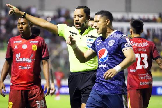 Con un horror de Buba López, Motagua derrota al Real España y la Tota Medina recibe una bocanada de aire