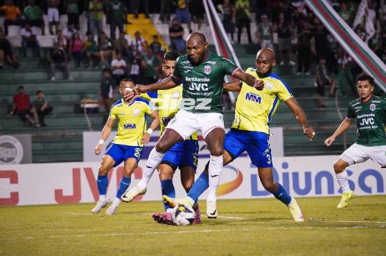 Marathón no tuvo piedad y doblegó a los Potros de Olancho en otra noche especial de Juan Anangonó