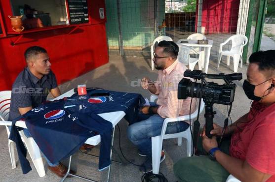 El estelar del Ciclón Azul le amplió sus criterios a nuestro periodísta Saúl Carranza previo a la primera final entre Motagua y Real España. Foto: Marvín Salgado.