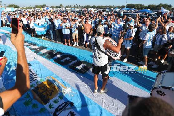 Impresionante la cantidad de argentinos en las afueras del Hard Rock.