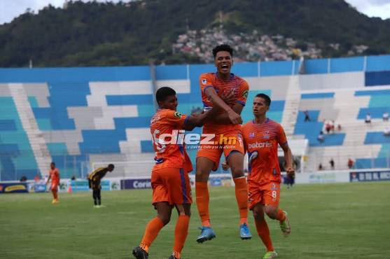 Real España rescata agónico empate ante los Lobos de la UPNFM y se relega en la tabla de posiciones del torneo Apertura