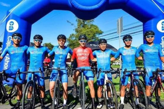 Equipo completo de Opticas Deluxe que pertenece Guatemala.