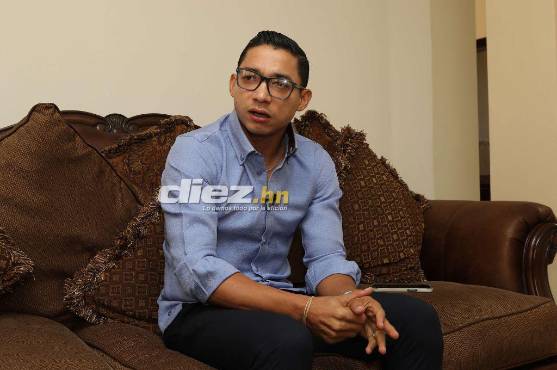 Emilio Izaguirre decidió hace muchos años prepararse para ser director deportivo y dice que quiere ayudar al fútbol hondureño. Foto: David Romero.