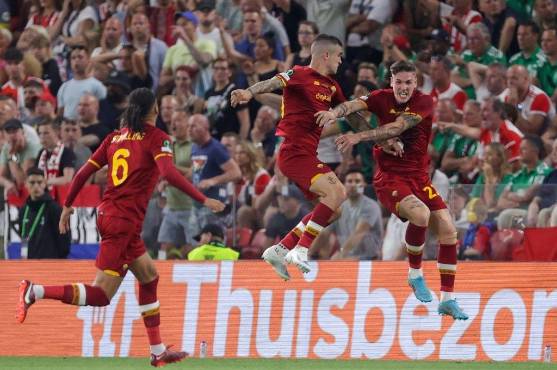 Zaniolo marcó el único gol de la Roma en la gran final ante el Feyenoord.