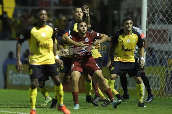 La defensa aurinegra contuvo bien a los delanteros de Motagua que no pudieron anotar en este juego.
