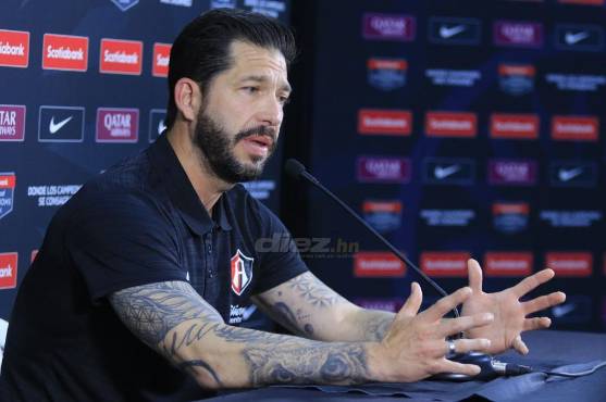 Benjamín Mora disputó la Champions de Asia cuando dirigía en Malasia. FOTO: Neptalí Romero