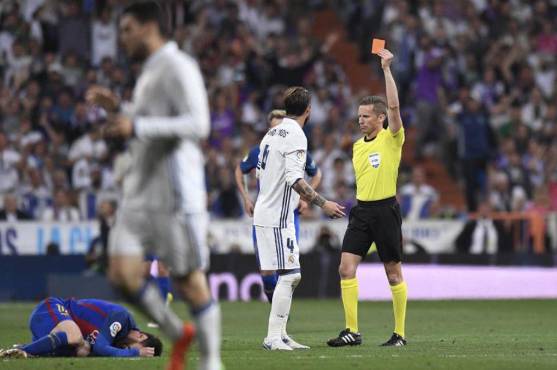 Las tarjetas rojas de los Clásicos: Es más fácil expulsar a un jugador del Real Madrid que uno del Barcelona