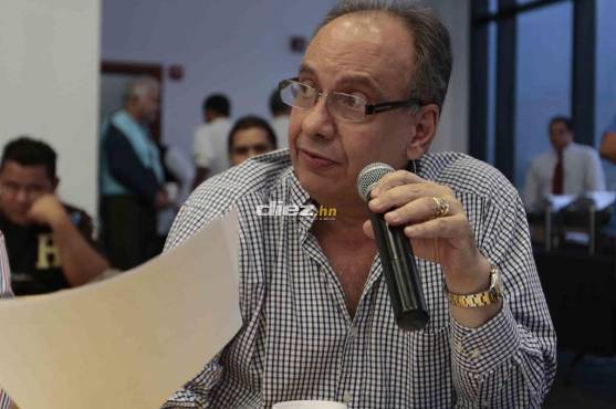 El veterano dirigente deportivo Víctor Kawas ha puesto de rodillas al secretario Salomón Galindo después de comprobarle fallas administrativas que le ha costado ir al Comité de Ética de Fenafuth.