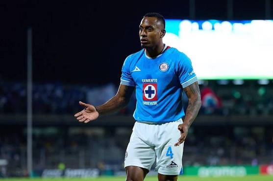 Futbolista de Cruz Azul sufre duro accidente automovilístico y esto se informa de su estado de salud