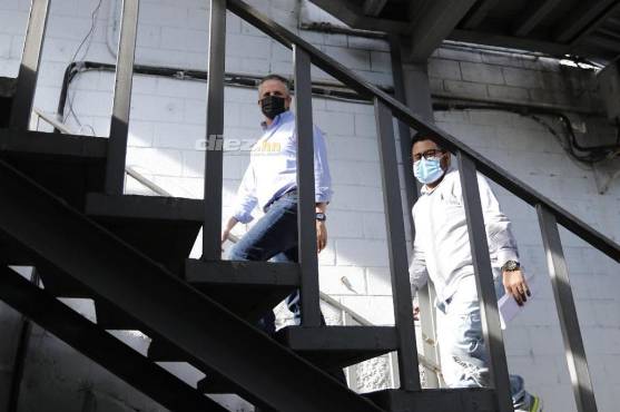 Elías Burbara solo habla del Real España una vez instalado en el estadio Morazán. FOTOS: Neptalí Romero.