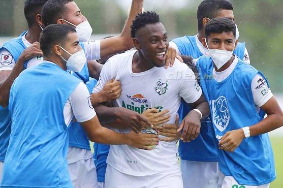 Ángel Velásquez era uno de los mejores jugadores del Platense pero ‘Primi’ Maradiaga lo ‘cortó’ del plantel.