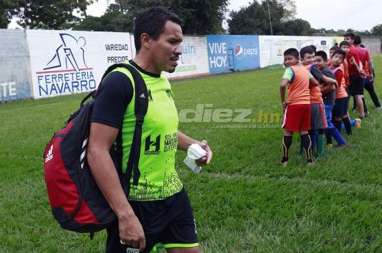 Rambo de León rompe el silencio y habla sobre su polémica en el San Juan: ‘‘El profe no me quiere hacer jugar; hay envidia y egoísmo sobre uno’’