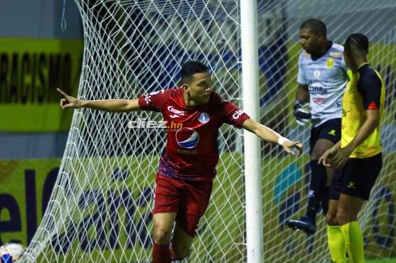 Carlos Meléndez celebrando su gol ante el Real España.