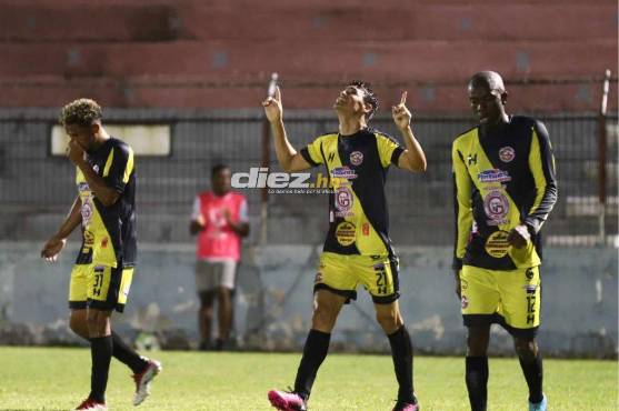 Génesis sorprendió goleando al Vida de Héctor Vargas en una noche inspirada del paraguayo Roberto Moreira