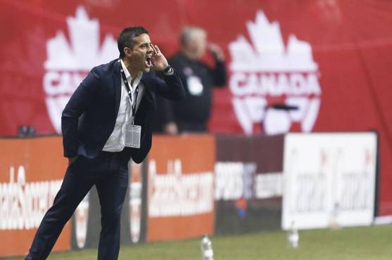 Herdman en su partido de debut con la selección masculina de Canadá en 2018.