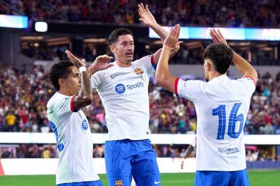 Lewandowski marcó el primer gol del Barcelona en su gira por Estados Unidos, pero terminaron perdiendo ante el Arsenal.