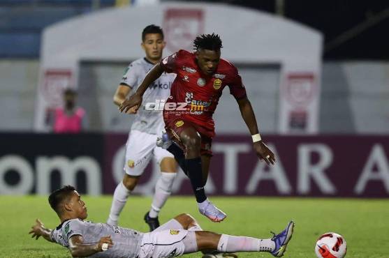 Poco ritmo en el partido, muchas faltas y sigue el empate sin goles. Foto: Yoseph Amaya.