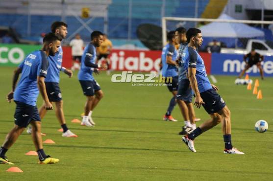 Calentamiento del equipo de Diego Vázquez. Foto: David Romero.