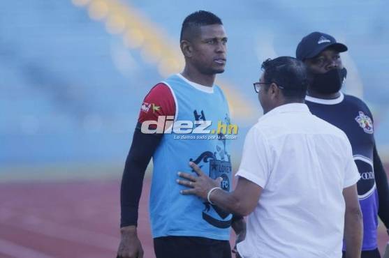 Carlo Costly ingresó en el segundo tiempo previo a recibir las indicaciones del DT Carlos “Chato” Padilla.