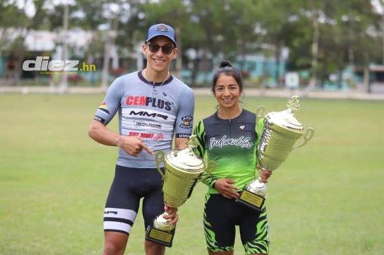 Florida Isabel junto a Luis López, ambos ganadores de la categoría élite de la Vuelta El Heraldo.