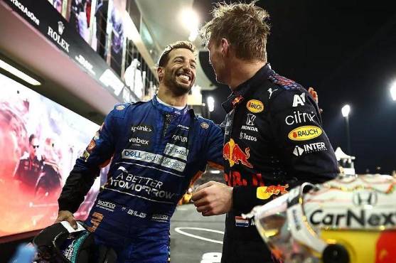 Daniel Ricciardo junto Max Verstappen.