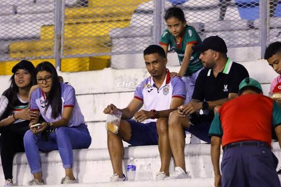 Mario Berríos está presente en el Olímpico para ver el juego de su Marathón contra Honduras Progreso.