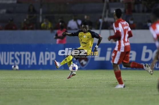 Real España está sacando tres puntos valiosos en La Ceiba.