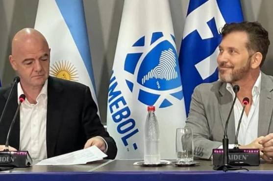 Argentina la planeó bien. Se postuló como sede para el Mundial Sub 20, al cual no había clasificado, y así ganarse un cupo dentro del certamen que FIFA le terminó otorgando.