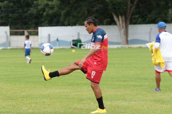 Rambo de León dice que los futbolistas de ahora solo saben correr y señala a los entrenadores. Foto: Neptalí Romero.