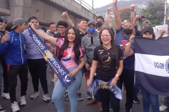 Así se vivó el minuto a minuto del empate entre Motagua y Olimpia por la semifinal de ida en Liga Concacaf