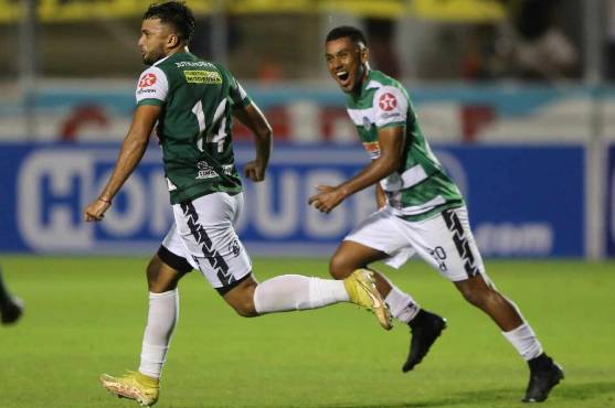 Carlos Alvarado gritó con todo su golazo que significó el 2-1 de Juticalpa frente Génesis. FOTOS: David Romero