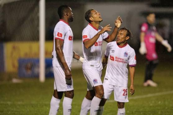 Así celebró Eddie Hernández el tercer gol del Olimpia.